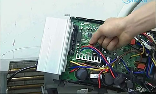 比如美的空调电话是多少