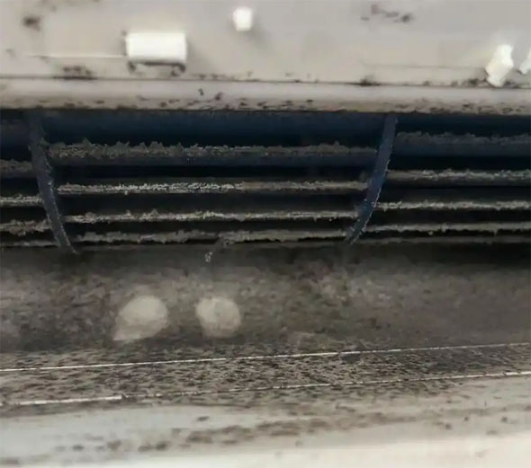 比如空调吹的风有股烧焦味是怎么回事