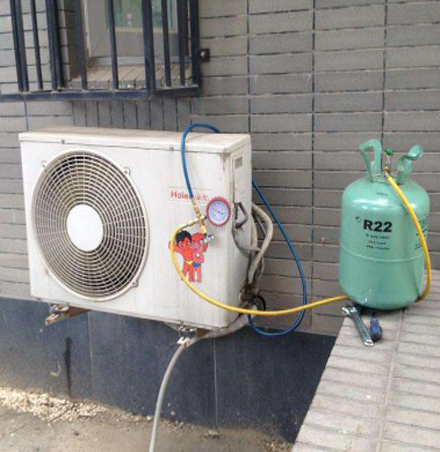 比如空调加氟